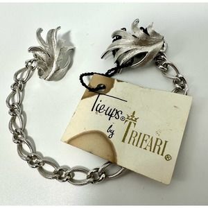 Rare Vintage Crown TRIFARI Tie-Ups with tag